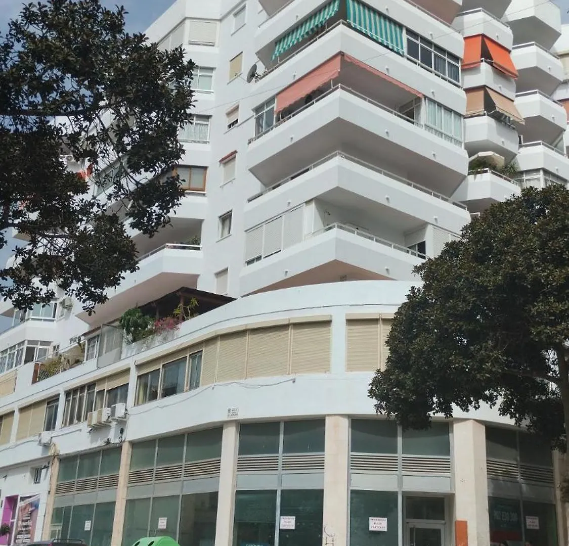 Habitacion Muy Centrica Τορρεμολίνος Δωμάτια σε οικογενειακή κατοικία